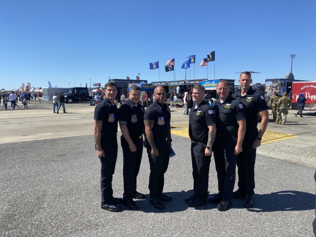 2022/04(April)/Blue-Angels-Airshow/640x480_2022-04-10-Blue-Angeles-Charleston-SC-021.JPG