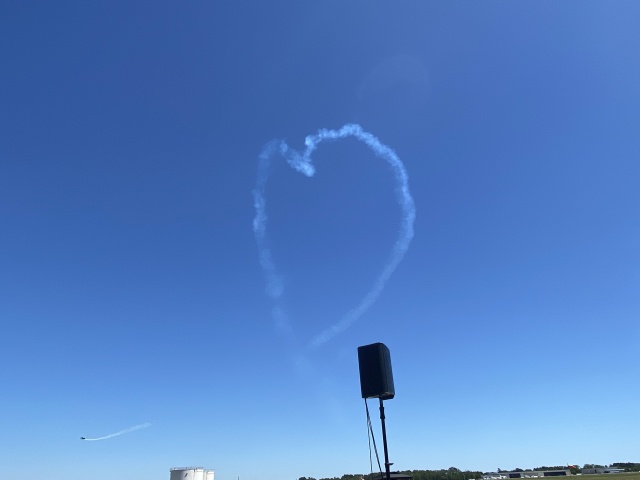 2022/04(April)/Blue-Angels-Airshow/640x480_2022-04-10-Blue-Angeles-Charleston-SC-042.JPG