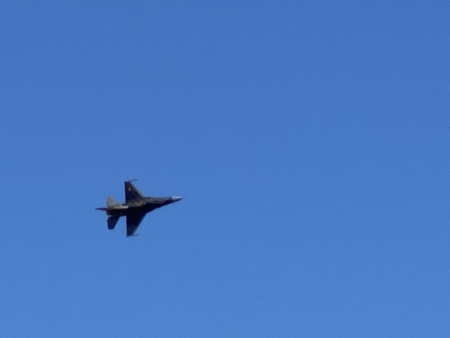2022/04(April)/Blue-Angels-Airshow/640x480_2022-04-10-Blue-Angeles-Charleston-SC-054.JPG