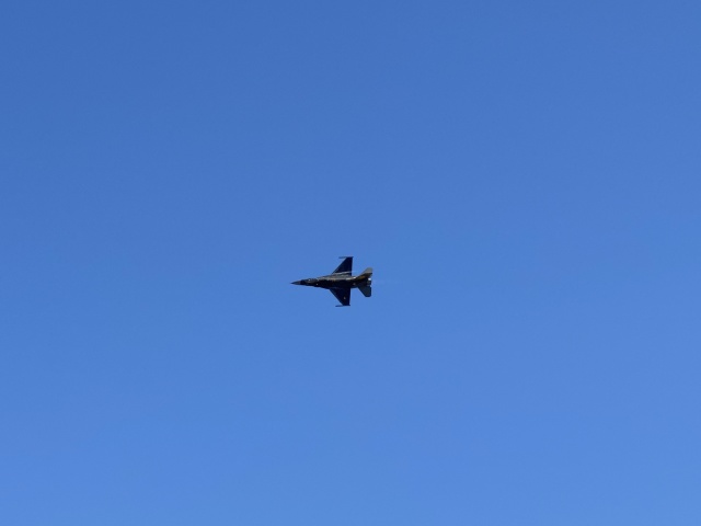 2022/04(April)/Blue-Angels-Airshow/640x480_2022-04-10-Blue-Angeles-Charleston-SC-056.JPG