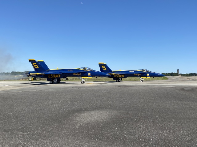 2022/04(April)/Blue-Angels-Airshow/640x480_2022-04-10-Blue-Angeles-Charleston-SC-064.JPG