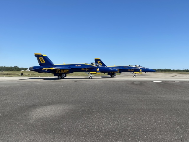 2022/04(April)/Blue-Angels-Airshow/640x480_2022-04-10-Blue-Angeles-Charleston-SC-065.JPG