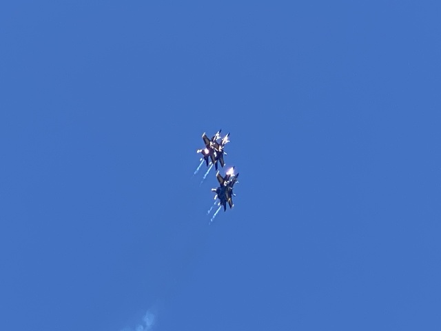 2022/04(April)/Blue-Angels-Airshow/640x480_2022-04-10-Blue-Angeles-Charleston-SC-067.JPG