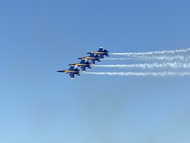 2022/04(April)/Blue-Angels-Airshow/640x480_2022-04-10-Blue-Angeles-Charleston-SC-074.JPG