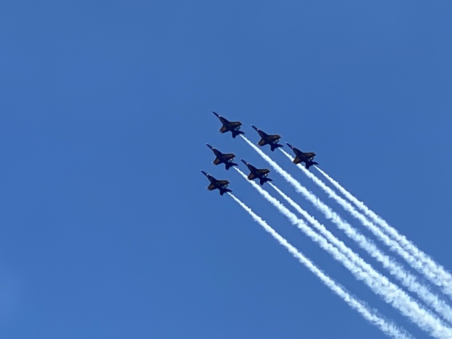 2022/04(April)/Blue-Angels-Airshow/640x480_2022-04-10-Blue-Angeles-Charleston-SC-083.JPG