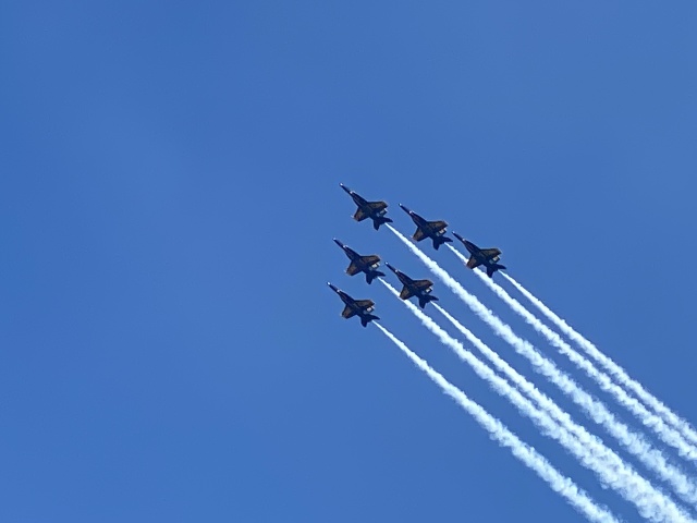 2022/04(April)/Blue-Angels-Airshow/640x480_2022-04-10-Blue-Angeles-Charleston-SC-084.JPG