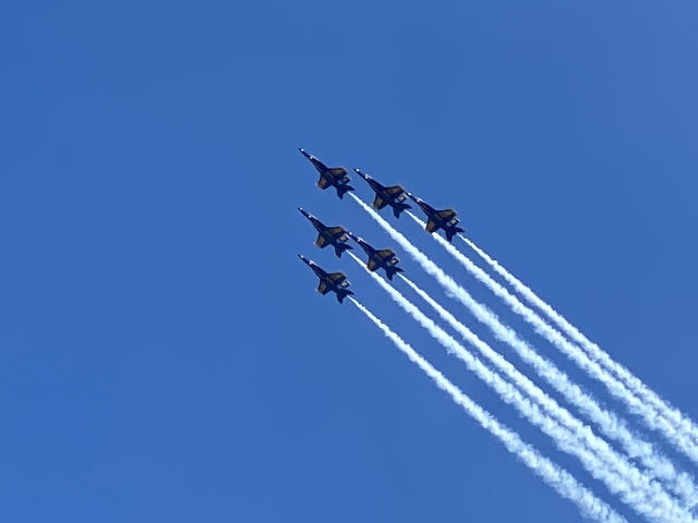 2022/04(April)/Blue-Angels-Airshow/640x480_2022-04-10-Blue-Angeles-Charleston-SC-085.JPG