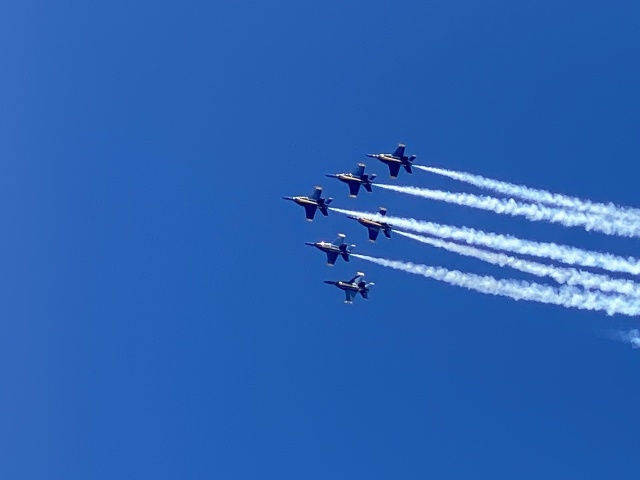 2022/04(April)/Blue-Angels-Airshow/640x480_2022-04-10-Blue-Angeles-Charleston-SC-088.JPG