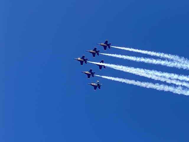 2022/04(April)/Blue-Angels-Airshow/640x480_2022-04-10-Blue-Angeles-Charleston-SC-089.JPG