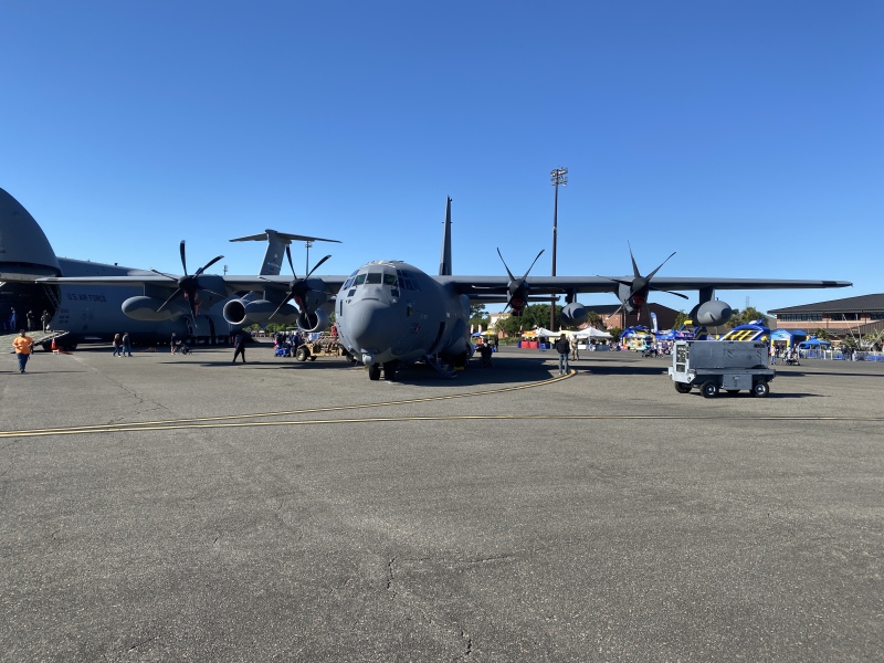 2022/04(April)/Blue-Angels-Airshow/800x600_2022-04-10-Blue-Angeles-Charleston-SC-004.JPG