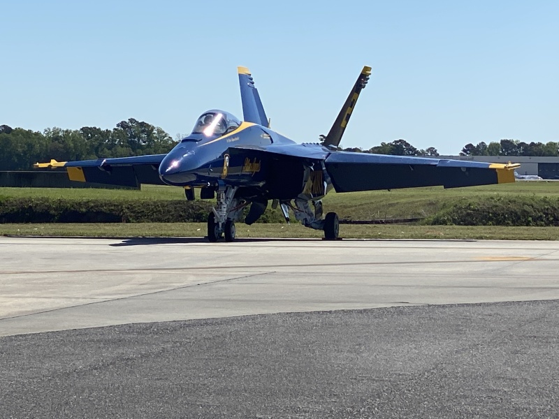 2022/04(April)/Blue-Angels-Airshow/800x600_2022-04-10-Blue-Angeles-Charleston-SC-018.JPG