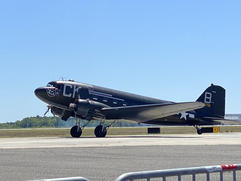 2022/04(April)/Blue-Angels-Airshow/800x600_2022-04-10-Blue-Angeles-Charleston-SC-040.JPG