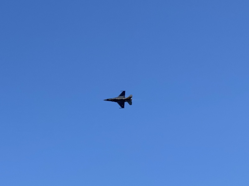 2022/04(April)/Blue-Angels-Airshow/800x600_2022-04-10-Blue-Angeles-Charleston-SC-056.JPG