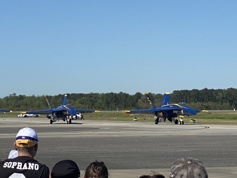 2022/04(April)/Blue-Angels-Airshow/800x600_2022-04-10-Blue-Angeles-Charleston-SC-061.JPG