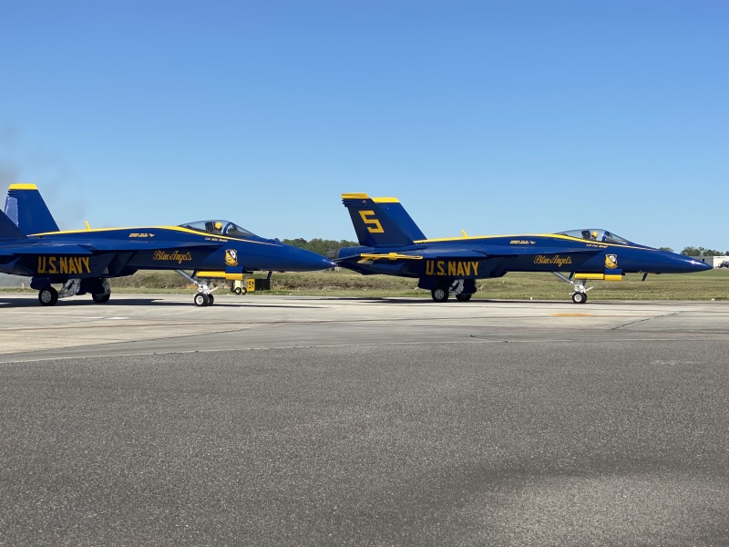 2022/04(April)/Blue-Angels-Airshow/800x600_2022-04-10-Blue-Angeles-Charleston-SC-063.JPG