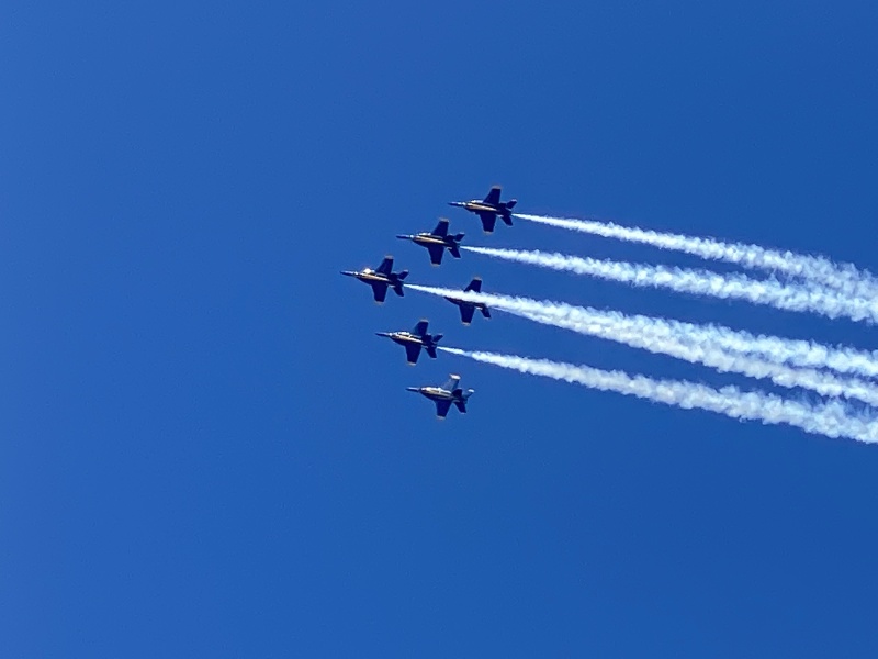 2022/04(April)/Blue-Angels-Airshow/800x600_2022-04-10-Blue-Angeles-Charleston-SC-089.JPG