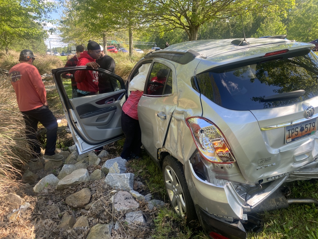 2022-04-09-Chance-1st-House-02-witnessed-Car-Crash-and-assisted.JPG
