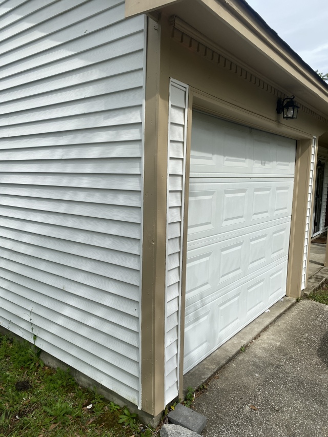 2022-04-16-Chance-1st-House-54-corner-molding-replaced.JPG