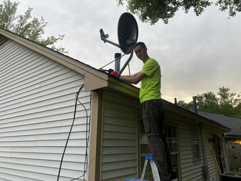 2022/04(April)/Chance-1st-House/800x600_2022-04-14-Chance-1st-House-33-removing-dish.JPG