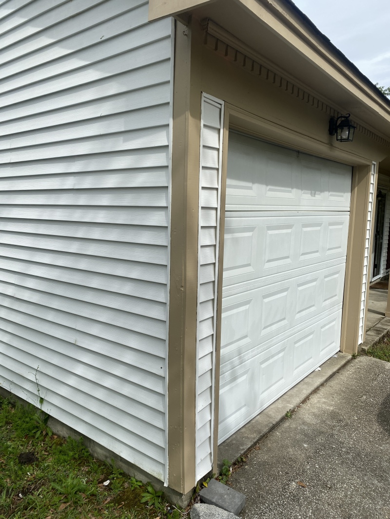 2022-04-16-Chance-1st-House-54-corner-molding-replaced.JPG