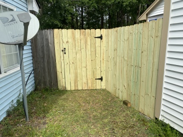 2022-04-16-Chance-1st-House-55-fence-gate-installed.JPG