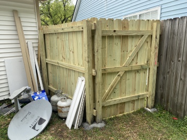 2022-04-16-Chance-1st-House-56-gate-fence-installed.JPG