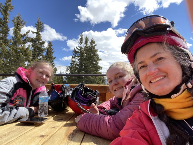 2022-03-26-Colorado-05-Brittney-McKenzie-Suzi.JPG