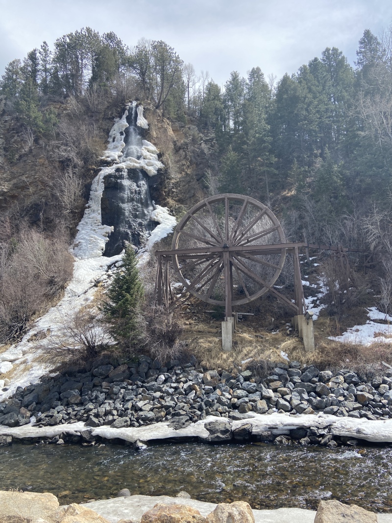 2022/04(April)/Loveland-Colorado/800x600_2022-04-03-Colorado-25-waterfall.JPG