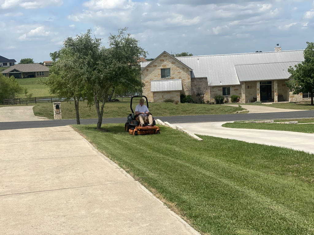 2022/04(April)/Misc/1024x768_2022-04-28-09-Bill-mowing.JPG