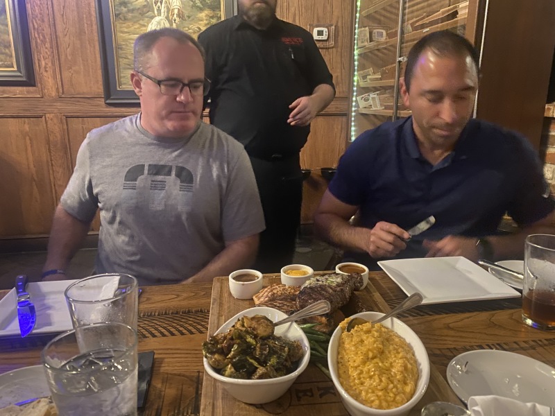 2022/04(April)/VA-SAVD-Tulsa-OK-Training/800x600_2022-04-21-VA-SAVD-Tulsa-AA-dinner-DanHeinle-MarkGeorgas.JPG
