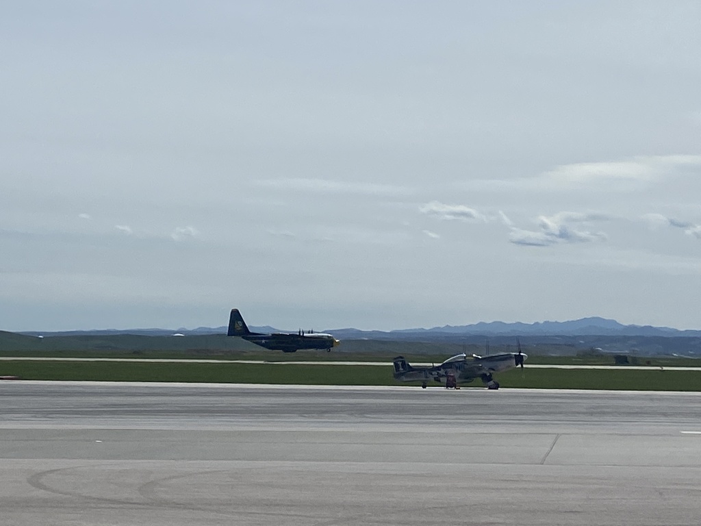 2022/05(May)/BlueAngels-Ellis-AFB/1024x768_2022-05-14-Blue-Angels-Ellis-AFB-091.JPG