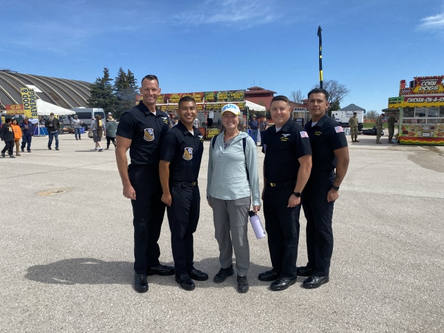 2022/05(May)/BlueAngels-Ellis-AFB/640x480_2022-05-14-Blue-Angels-Ellis-AFB-037-Suzi-GOOD.JPG