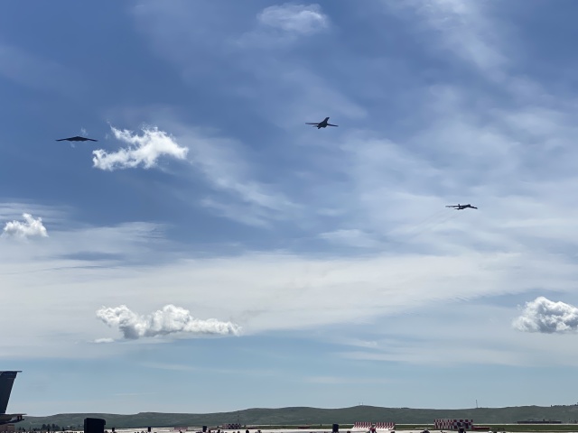 2022/05(May)/BlueAngels-Ellis-AFB/640x480_2022-05-14-Blue-Angels-Ellis-AFB-044.JPG