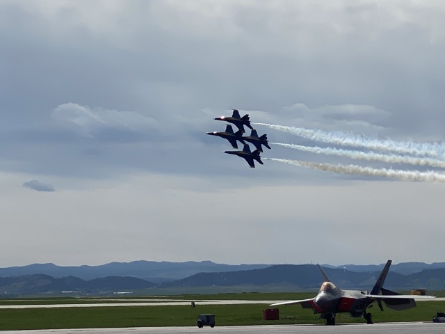 2022/05(May)/BlueAngels-Ellis-AFB/640x480_2022-05-14-Blue-Angels-Ellis-AFB-103.JPG