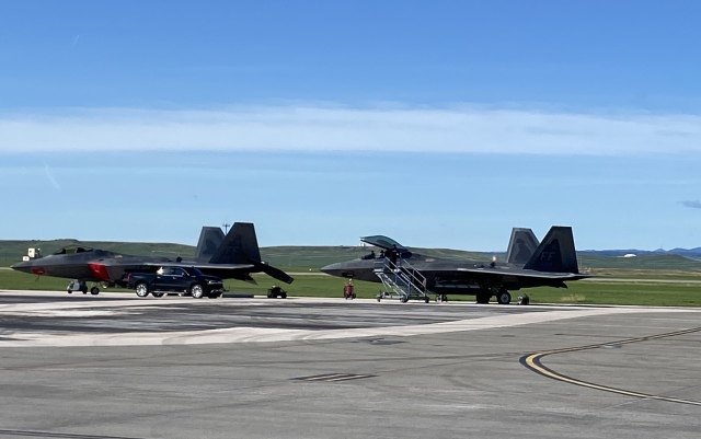 2022/05(May)/BlueAngels-Ellis-AFB/640x480_2022-05-15-Blue-Angels-Ellis-AFB-002.JPG