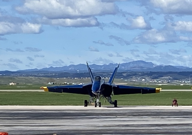2022/05(May)/BlueAngels-Ellis-AFB/640x480_2022-05-15-Blue-Angels-Ellis-AFB-021.JPG