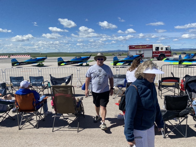 2022/05(May)/BlueAngels-Ellis-AFB/640x480_2022-05-15-Blue-Angels-Ellis-AFB-033-Jim-Janeen.JPG