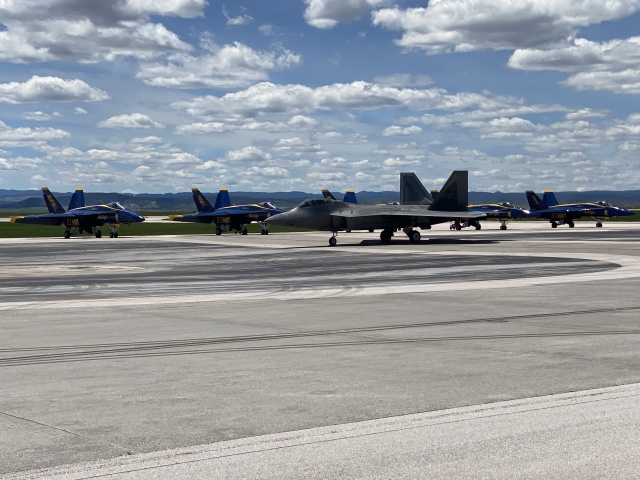 2022/05(May)/BlueAngels-Ellis-AFB/640x480_2022-05-15-Blue-Angels-Ellis-AFB-062.JPG