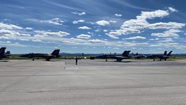 2022/05(May)/BlueAngels-Ellis-AFB/640x480_2022-05-15-Blue-Angels-Ellis-AFB-074.JPG