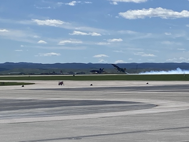 2022/05(May)/BlueAngels-Ellis-AFB/640x480_2022-05-15-Blue-Angels-Ellis-AFB-085.JPG