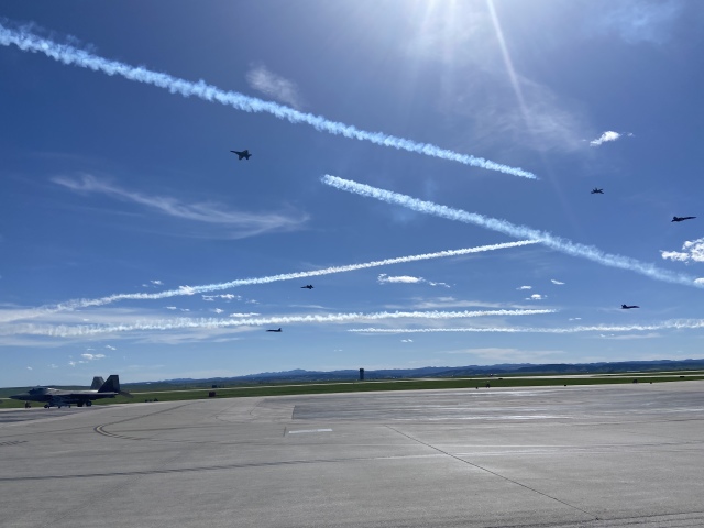 2022/05(May)/BlueAngels-Ellis-AFB/640x480_2022-05-15-Blue-Angels-Ellis-AFB-153.JPG