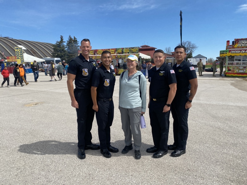 2022/05(May)/BlueAngels-Ellis-AFB/800x600_2022-05-14-Blue-Angels-Ellis-AFB-038-Suzi.JPG