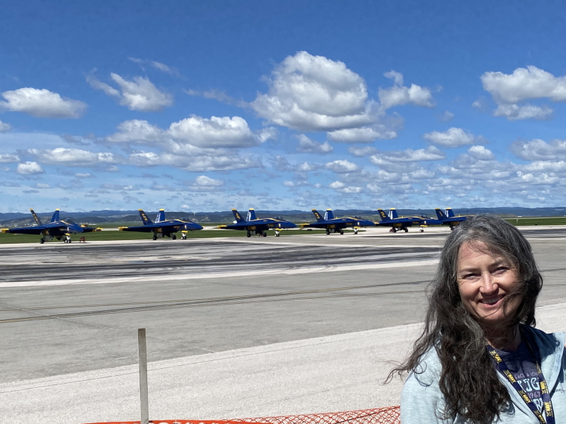 2022/05(May)/BlueAngels-Ellis-AFB/800x600_2022-05-15-Blue-Angels-Ellis-AFB-039-Suzi.JPG