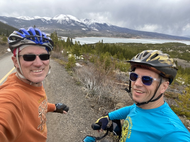 2022/05(May)/Colorado-Ben-Kavita/640x480_2022-05-01-Colorado-19-Travis-Ben.JPG