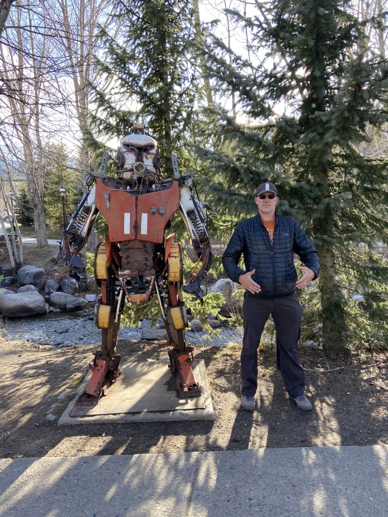 2022/05(May)/Colorado-Ben-Kavita/800x600_2022-05-02-Colorado-33-Travis-robot.JPG
