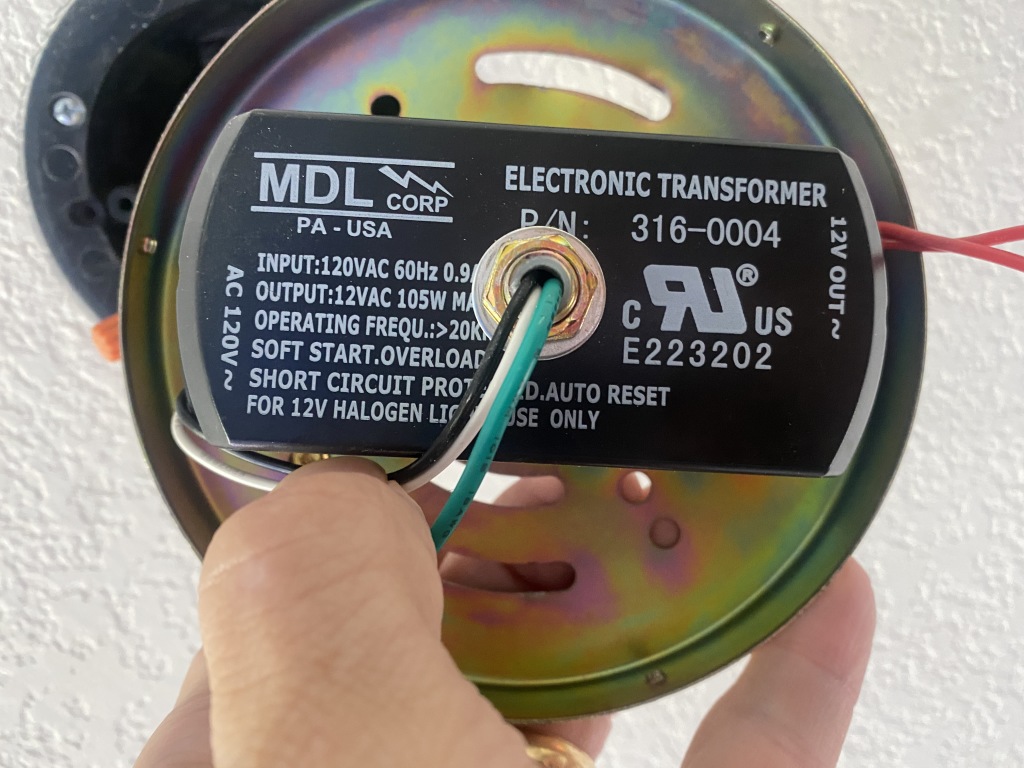 2022/05(May)/Colorado-House/1024x768_2022-08-16-House-43-Kitchen-Light-ballast-replaced.JPG