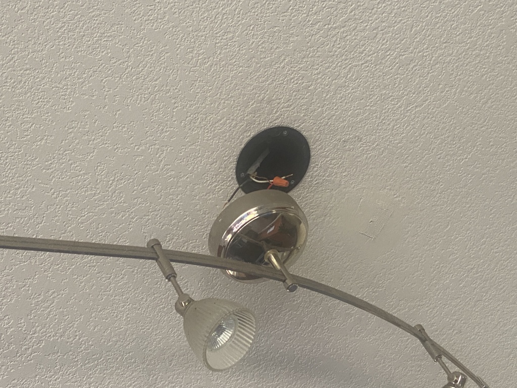2022/05(May)/Colorado-House/1024x768_2022-08-16-House-45-Kitchen-Light-ballast-replaced.JPG