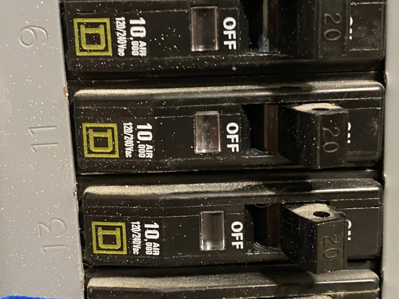 2022/05(May)/Colorado-House/800x600_2022-07-16-House-34-fuse-replacement.JPG
