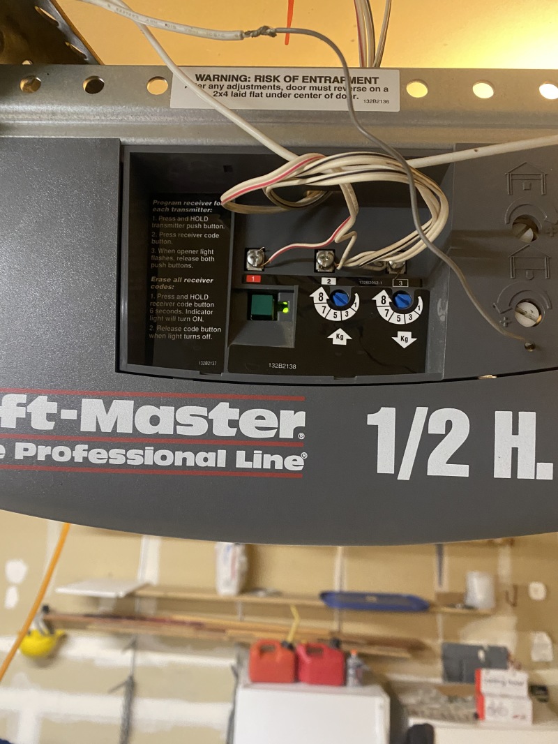 2022/05(May)/Colorado-House/800x600_2022-08-16-House-01-garage-door-opener-problems.JPG