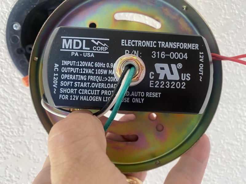 2022/05(May)/Colorado-House/800x600_2022-08-16-House-43-Kitchen-Light-ballast-replaced.JPG